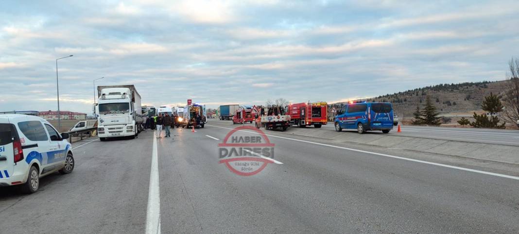 Konya’da yolcu otobüsü kazaya karıştı! Çok sayıda ölü ve yaralı var 1